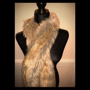 NWOT- Faux Fur Collar Shawl